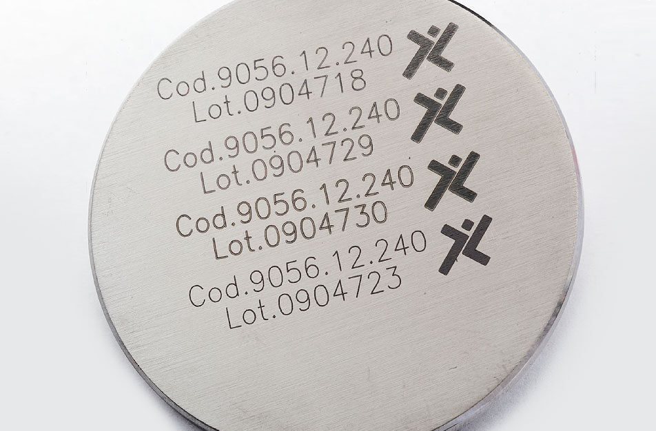 Protesi Laser marking on medical components made of cobalt, M30NW steel and TA6V titanium